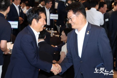 의원 워크숍에서 만난 정청래-송영길