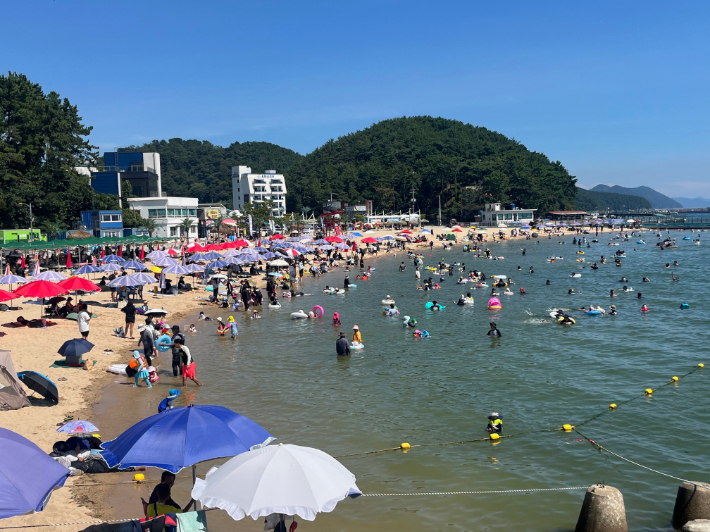 광암해수욕장 전경. 창원시 제공 