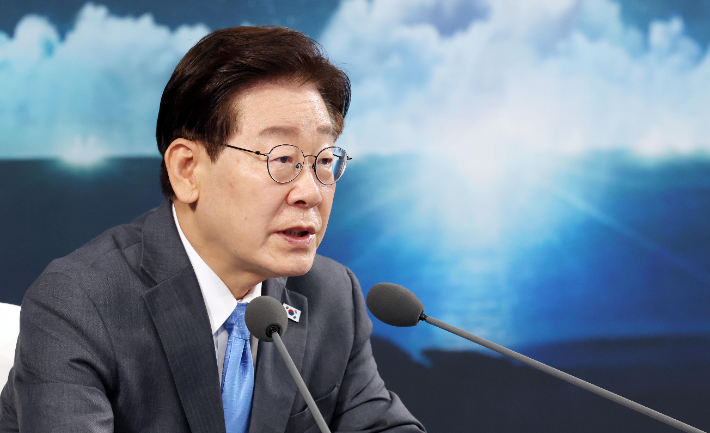 이재명 대통령이 3일 경남 진주시에서 열린 제5회 국가우주위원회에서 발언하고 있다. 연합뉴스