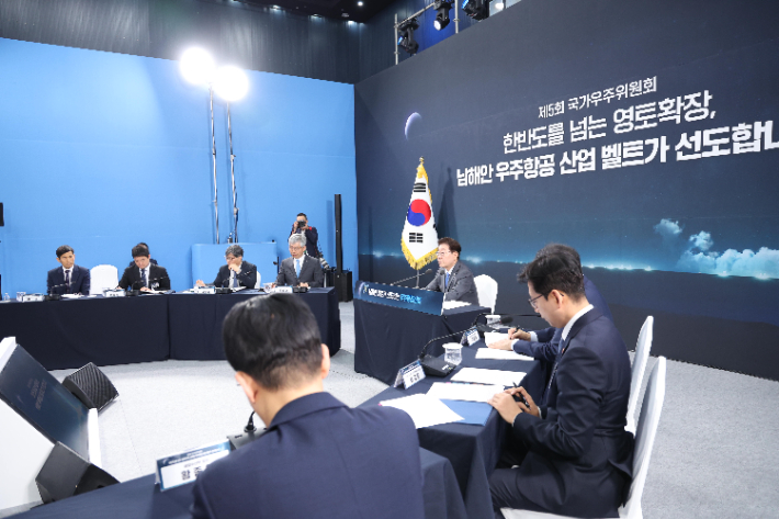 이재명 대통령이 3일 경남 진주시에서 열린 제5회 국가우주위원회에서 발언하고 있다. 연합뉴스