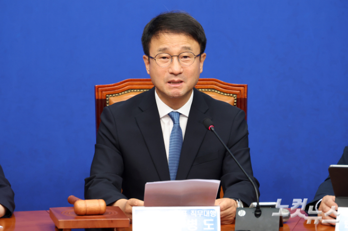 더불어민주당 한병도 당대표 직무대행 겸 원내대표. 윤창원 기자