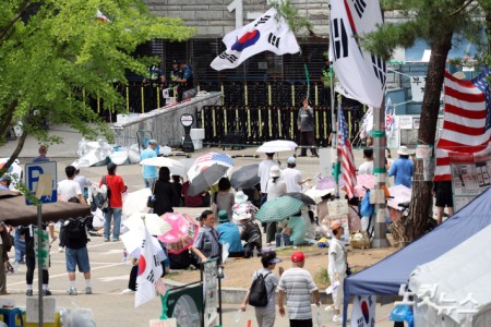 개표소 봉쇄 시위 한달