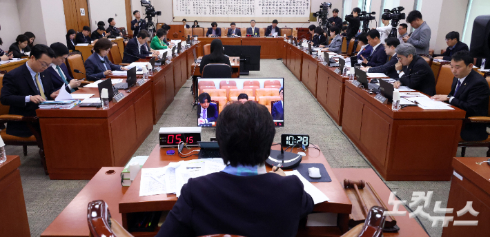 지난 4월 서울 여의도 국회 법제사법위원회에서 공청회가 열리고 있다. 윤창원 기자