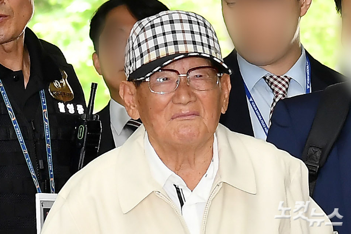이만희 신천지 총회장이 서울중앙지방법원에 출석하고 있다. 류영주 기자