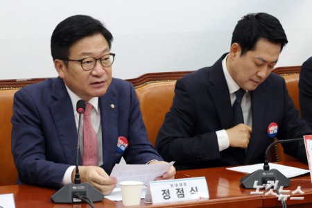 발언하는 정점식 원내대표