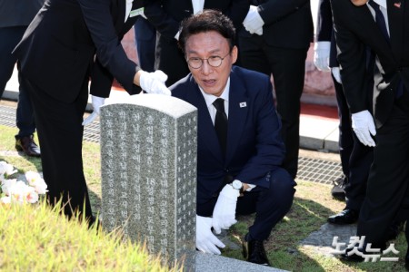 당권 도전 김민석, 5.18민주묘지 참배