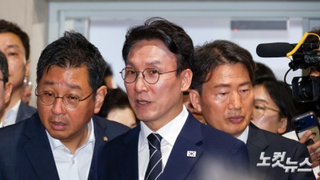 전일빌딩245 찾은 김민석 전 국무총리