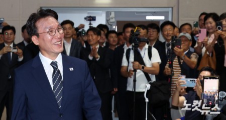 전일빌딩245 찾은 김민석 전 총리