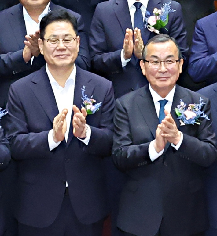 조지훈 전주시장(사진 왼쪽)과 최주만 전주시의회 의장. 전주시의회 제공
