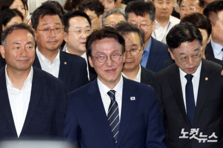 당대표 출마선언 위해 이동하는 김민석 전 총리