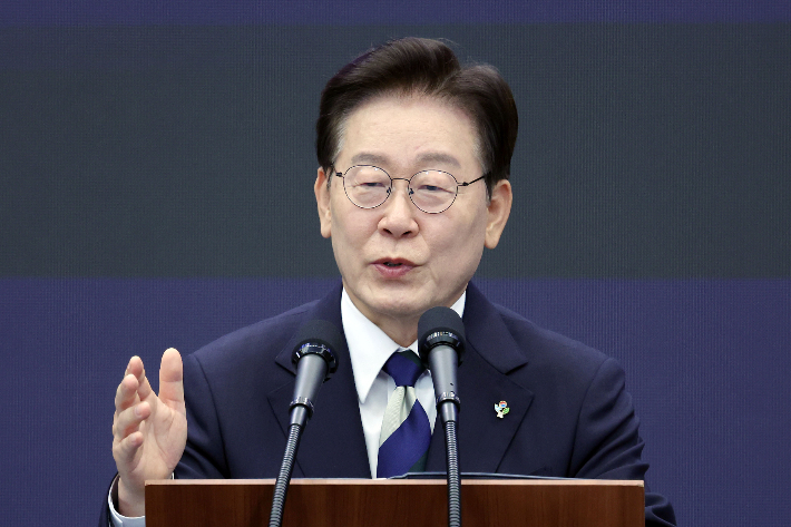 이재명 대통령이 30일 광주 김대중컨벤션센터에서 열린 서남권 첨단산업 발전비전 국민보고회에서 축사하고 있다. 연합뉴스