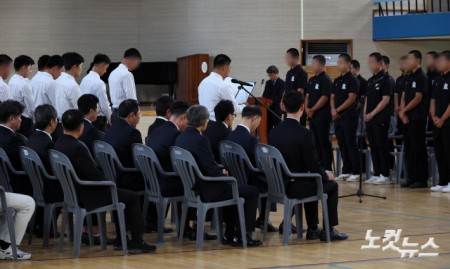 지역 비하 성격을 가진 응원 구호를 외쳐 논란을 일으킨 서울 배재고등학교 야구부가 6일 전남광주특별시 광주제일고등학교를 찾아 사과를 하고 있다.