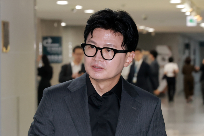 무소속 한동훈 의원이 1일 국회 의원회관에서 열린 국방·안보 현안 비공개 간담회에 참석하고 있다. 연합뉴스