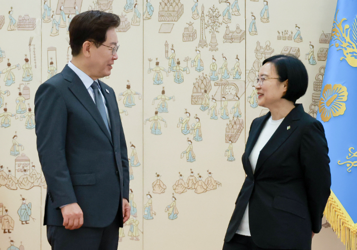 이재명 대통령과 한성숙 국무총리. 연합뉴스