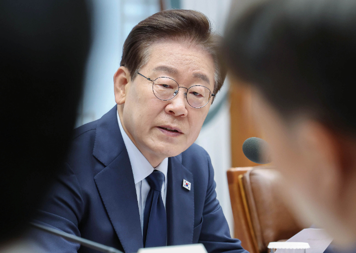 이재명 대통령이 6일 청와대에서 열린 메가프로젝트 민관합동 점검회의에서 발언하고 있다. 연합뉴스