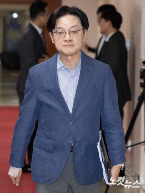 국무회의 참석하는 김정관 장관