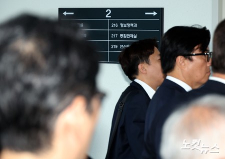 중앙선관위 전산실 향하는 투표용지 부족 국조특위