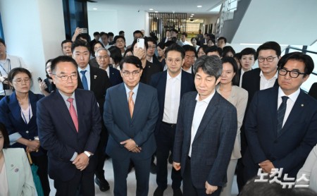중앙선관위 전산실 향하는 투표용지 부족 국조특위