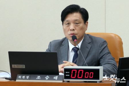 7일 서울 여의도 국회에서 열린 재정경제기획위원회 전체회의에서 조승래 위원장이 발언을 하고 있다.