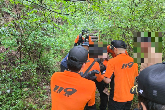 7일 오전 8시 55분쯤 강원 영월군 한반도면에서 실종 신고가 접수됐던 80대 노인이 구조됐다. 강원소방본부 제공