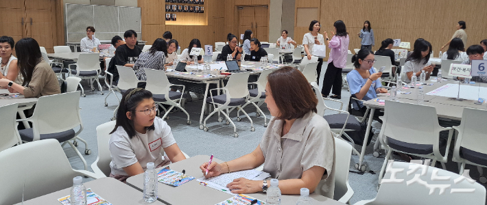 지난 4일 부산광역시 부산시청에서 제3차 부산광역시 아동친화도시 기본계획 시민토론회에 참여한 부산시 명륜초등학교 4학년 서하은 학생은 "부모님이 모두 맞벌이를 하셔서 집에 혼자 있는 시간이 많은데, 부산시에서 일정 시간 강아지를 빌려주는 서비스를 운영한다면 외롭거나 무서울 때 큰 힘이 되고, 반려동물을 키우기 어려운 아이들에게도 좋은 경험이 될 것 같다"고 제안했다. 