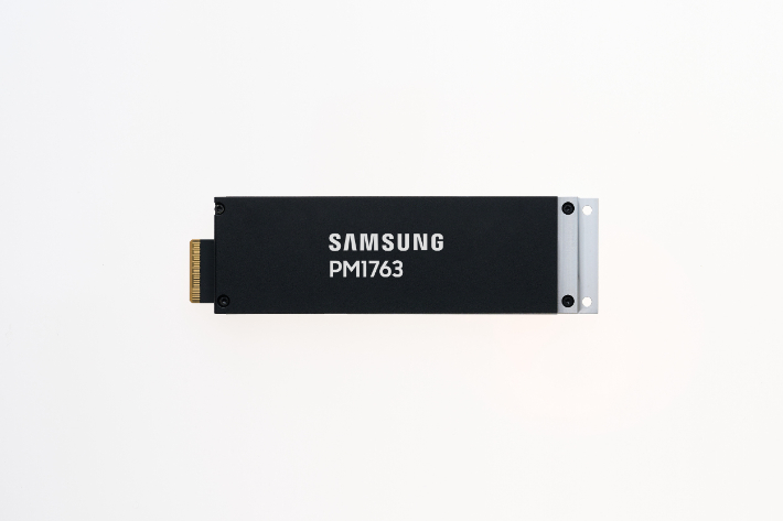 삼성전자 기업용 SSD 'PM1763'. 삼성전자 제공