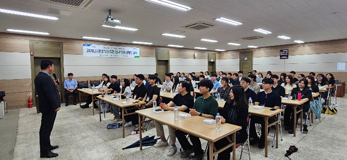 전북농협은 8일 전북 완주군 용진농협에서 신규직원 64명을 대상으로 농·축협 사업 이해도 증진과 조직의 방향성을 공유하는 교육을 실시했다. 전북농협 제공