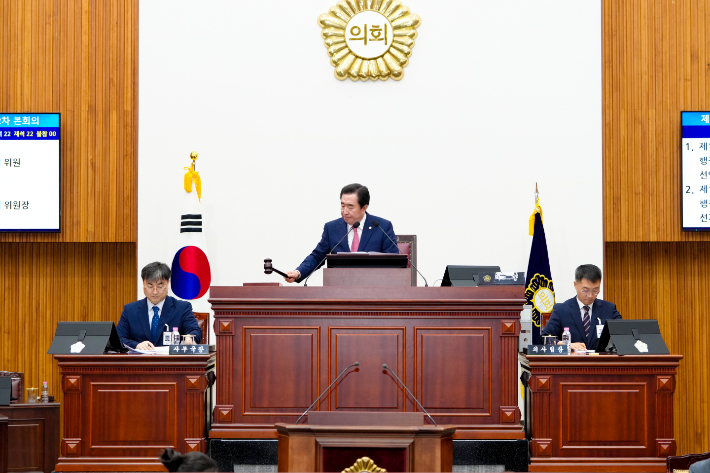 임활 경주시의회 의장이 제298회 임시회 제2차 본회의를 열고 있다. 경주시의회 제공