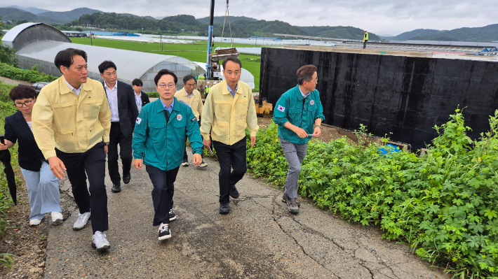 부여 나복배수장 점검. 충남도 제공