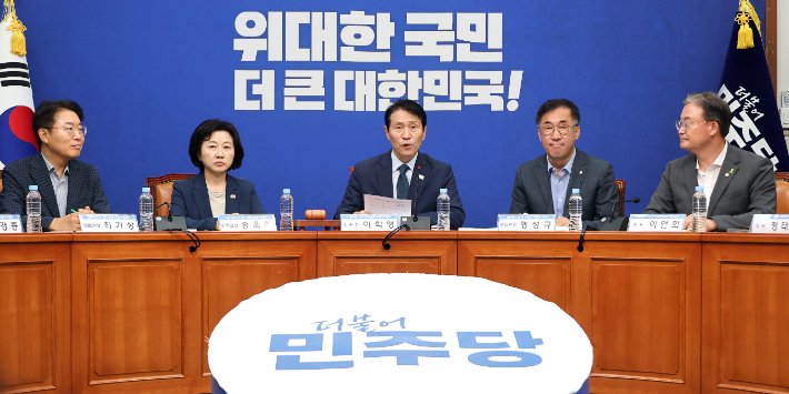 더불어민주당 이학영 전준위 위원장이 7일 국회에서 열린 전국당원대회 준비위원회 3차 회의에서 발언하고 있다. 연합뉴스