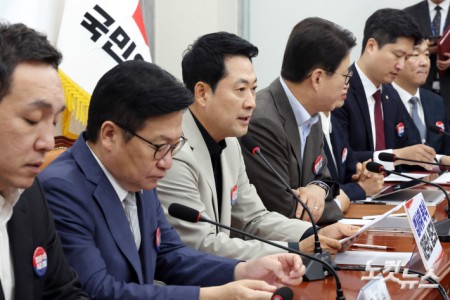 최고위 발언하는 장동혁 대표