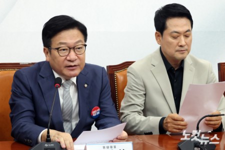 발언하는 정점식 원내대표
