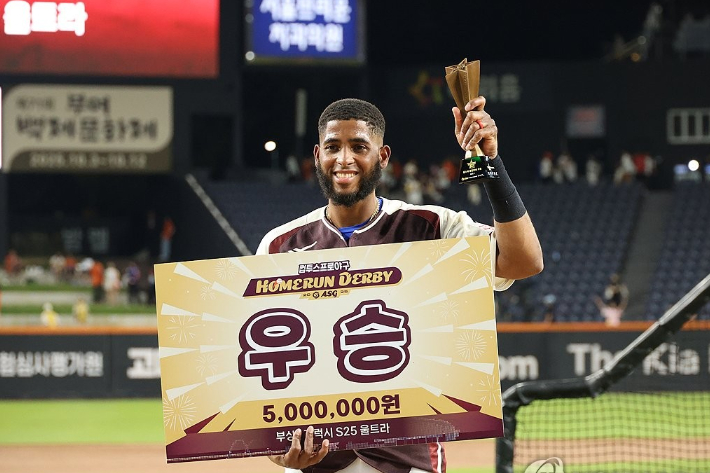 '2025 KBO 올스타 프라이데이' 컴투스 프로야구 홈런 더비에서 우승을 차지한 삼성 디아즈. 연합뉴스 