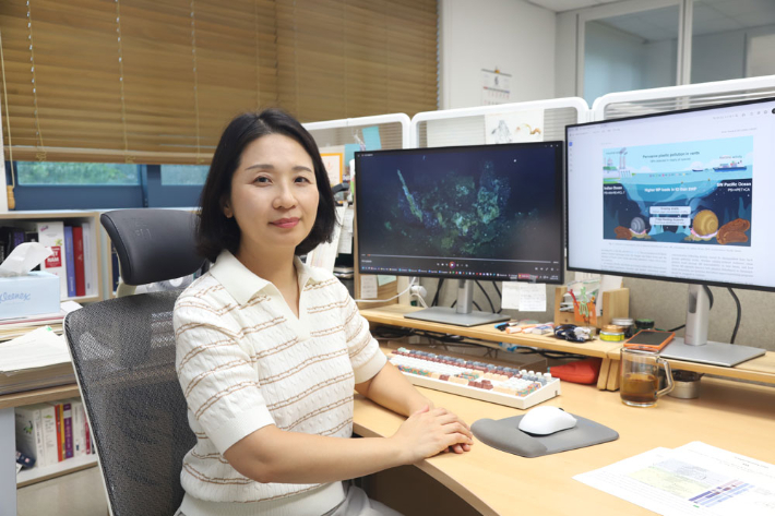 심해 2천m 생물 분석해보니...90%서 미세플라스틱 검출 - 뉴스 썸네일 이미지
