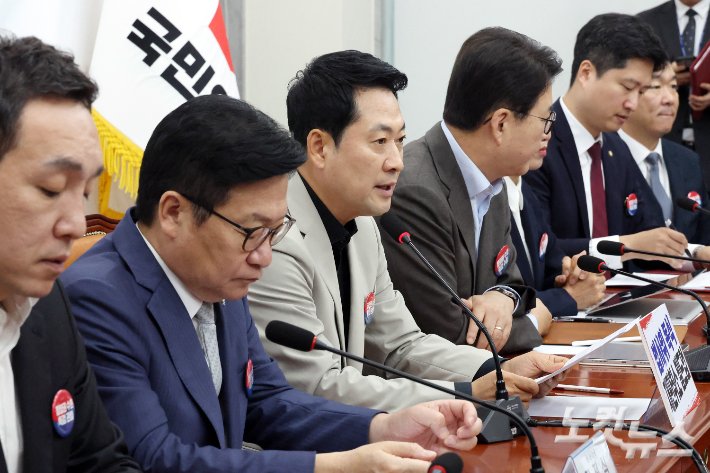 국민의힘 장동혁 대표가 9일 서울 여의도 국회에서 열린 최고위원회의에서 발언을 하고 있다. 윤창원 기자