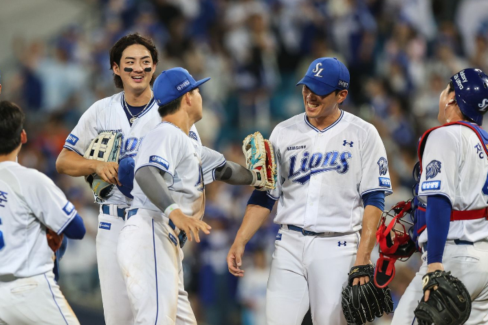 9일 대구 삼성 라이온즈 파크에서 열린 2026 신한 SOL KBO 리그 LG 트윈스와 삼성 라이온즈 경기. 승리한 삼성 선수들이 기뻐하고 있다. 삼성 라이온즈 