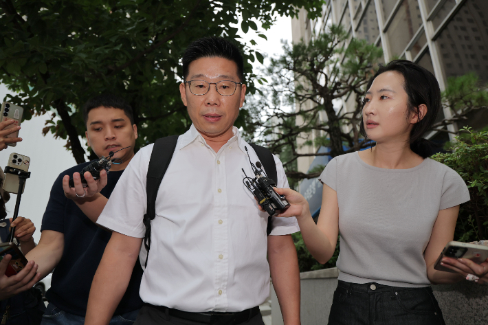 조성현 전 육군 수도방위사령부 제1경비단장이 10일 내란 중요임무 종사 혐의 피의자 조사를 위해 경기 과천 2차 종합특검으로 출석하고 있다. 연합뉴스