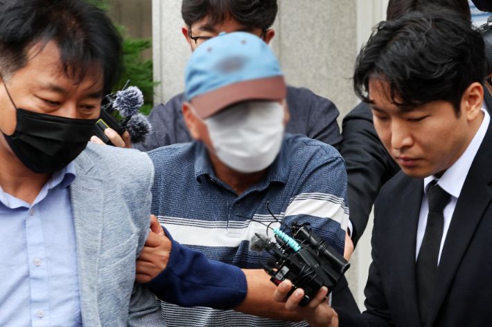 영장심사 마친 '장윤기 사건' 증거 인멸 혐의 경찰관. 연합뉴스