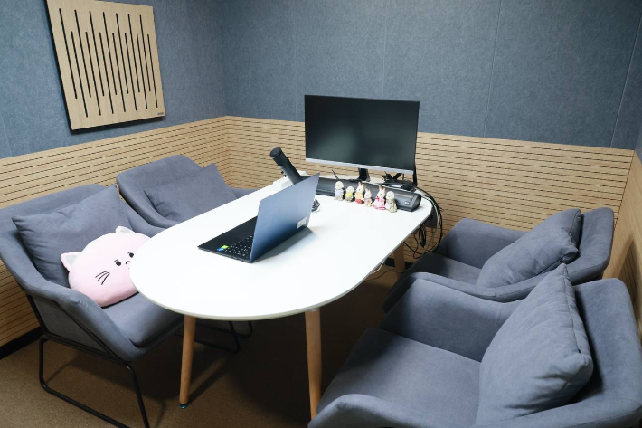 피해자는 법정에 가지 않고도 해바라기센터에서 화상연결로 증언할 수 있다. 증언 시엔 센터의 신뢰관계인이 동석한다. 성평등가족부 