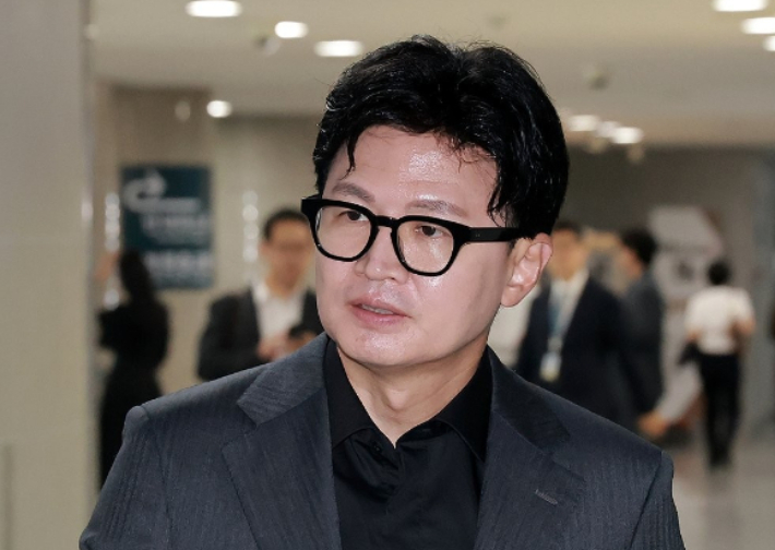  무소속 한동훈 의원이 1일 국회 의원회관에서 열린 국방·안보 현안 비공개 간담회에 참석하고 있다.  연합뉴스