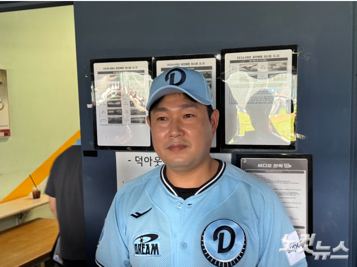 취재진과 인터뷰 중인 양의지. 김조휘 기자