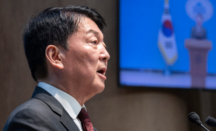 한동훈 의원 국민의힘 복당 반대 기자회견 하는 안철수 의원. 연합뉴스