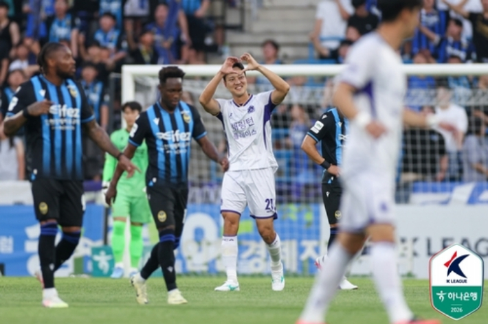 골 넣고 기뻐하는 안양의 권경원(사진 가운데). 한국프로축구연맹 제공