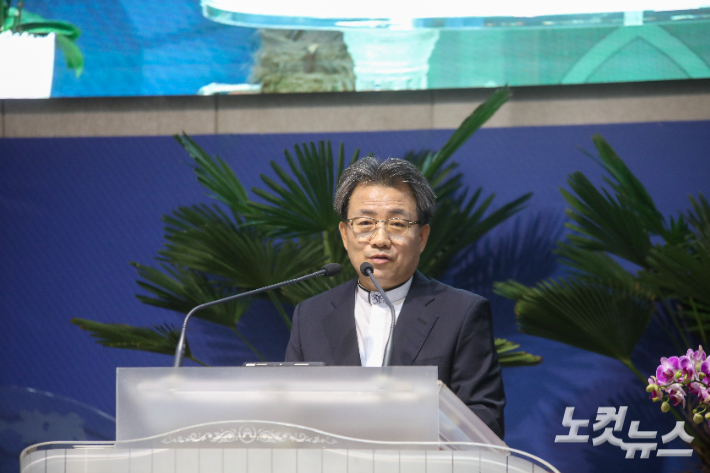 김제시기독교교회연합회 대표회장 조영배 목사가 지방선거 당선자 초청 예배에서 말씀을 전하고 있다. 최화랑 기자