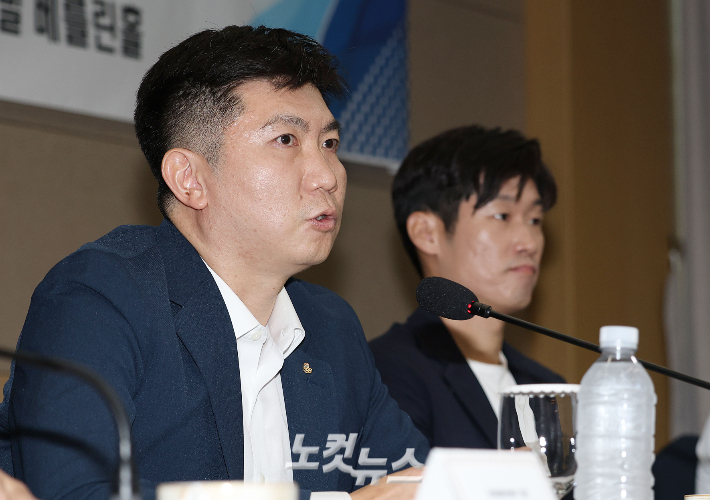 유승민 대한체육회장이 6일 오후 서울 송파구 올림픽파크텔에서 열린 'K-축구혁신위원회' 출범식에서 모두 발언을 하고 있다. 류영주 기자