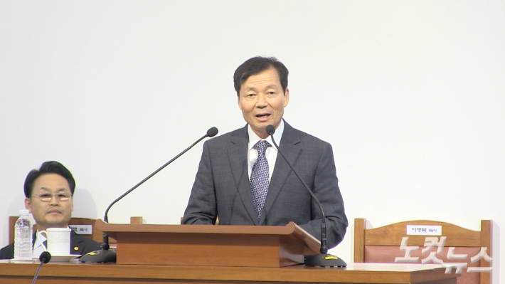 개회예배에서 대전노회 노회장 이명복 목사가 설교하고 있다. 이바울 기자