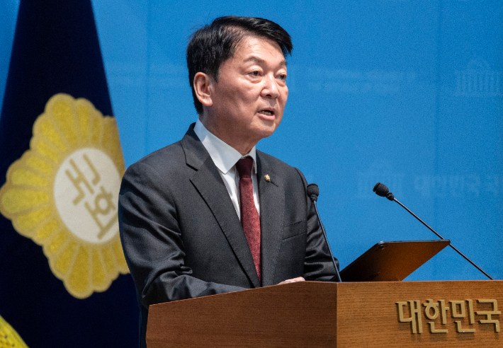 '韓 복당' 반대한 안철수, 친한계도 저격…"여의도 렉카"