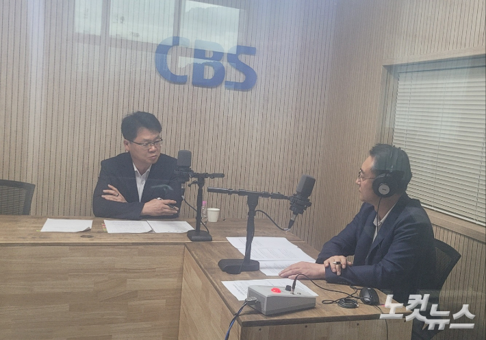 왼쪽부터 홍성욱 팀장, 김종현 앵커. 이은영 PD
