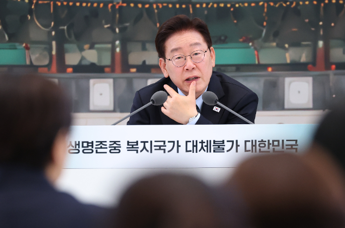 李, 연이틀 가짜뉴스 지적…이언주 합성 음란물도 거론[CBS 뉴스룸]