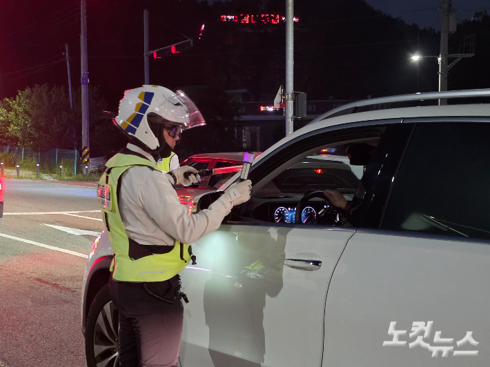 [르포]"소주 두 잔"이라더니 면허 취소…음주단속 5분 만에 2건 적발